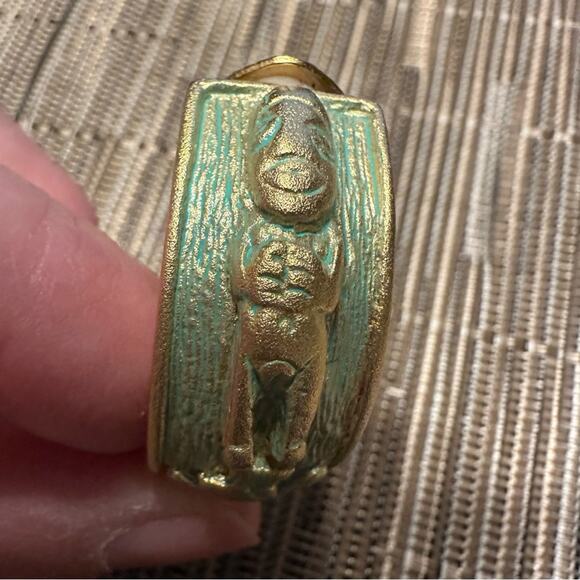 Vintage Green Verdis Gold Clip On Earrings Archeological Theme VTG - Picture 12 of 16